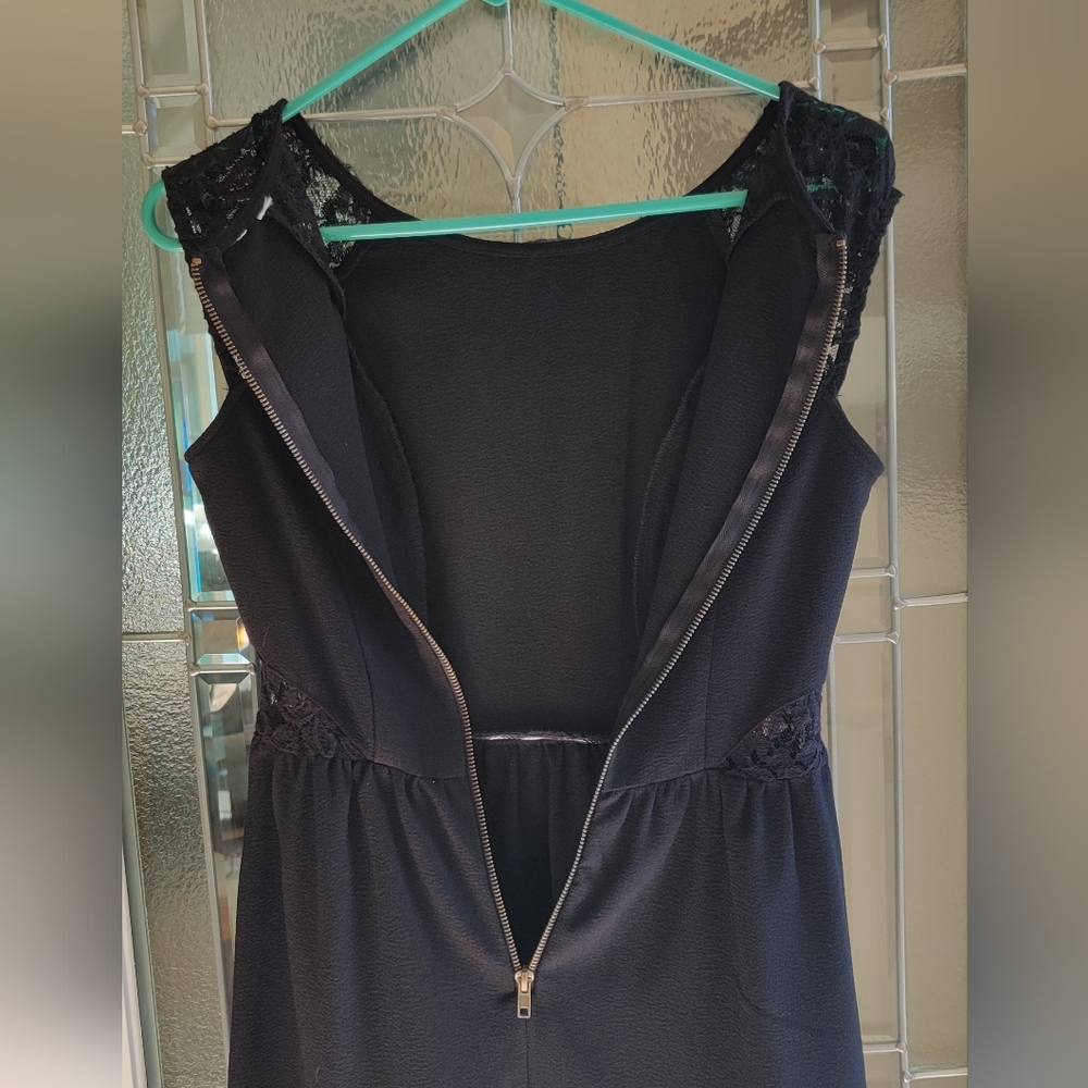 Black Dress with Lace Detail Juniors Size 3 - Picture 5 of 9
